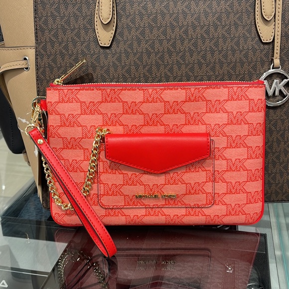 MICHAEL KORS JET SET ITEM LG 2 in 1 CARD CASE & WRISTLET
Dark Sangria
NWT - Picture 10 of 16